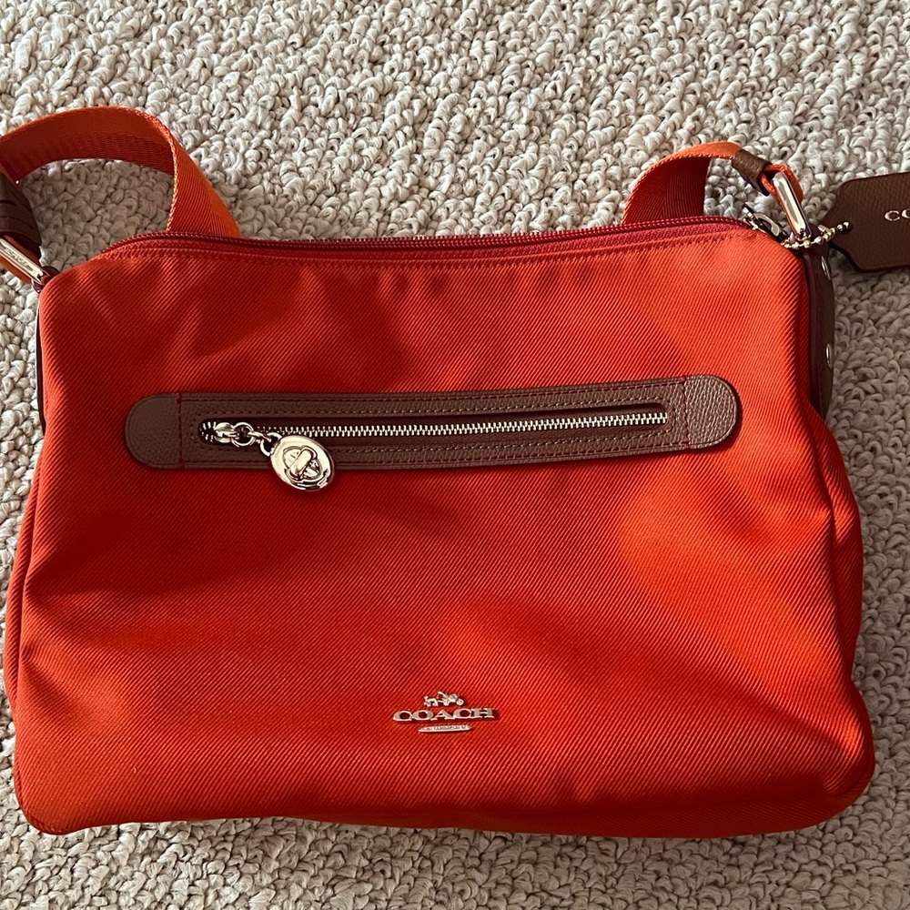 LIKE NEW! Authentic Womens Coach cross body purse